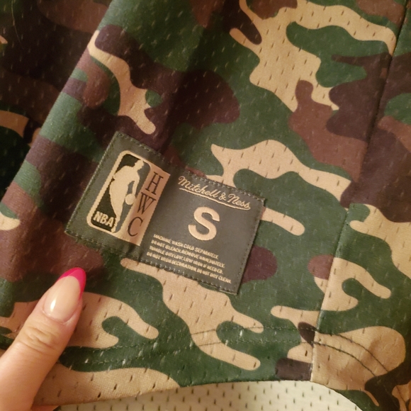 SOLD Raptors NBA Camo Shirt - Picture 2 of 3